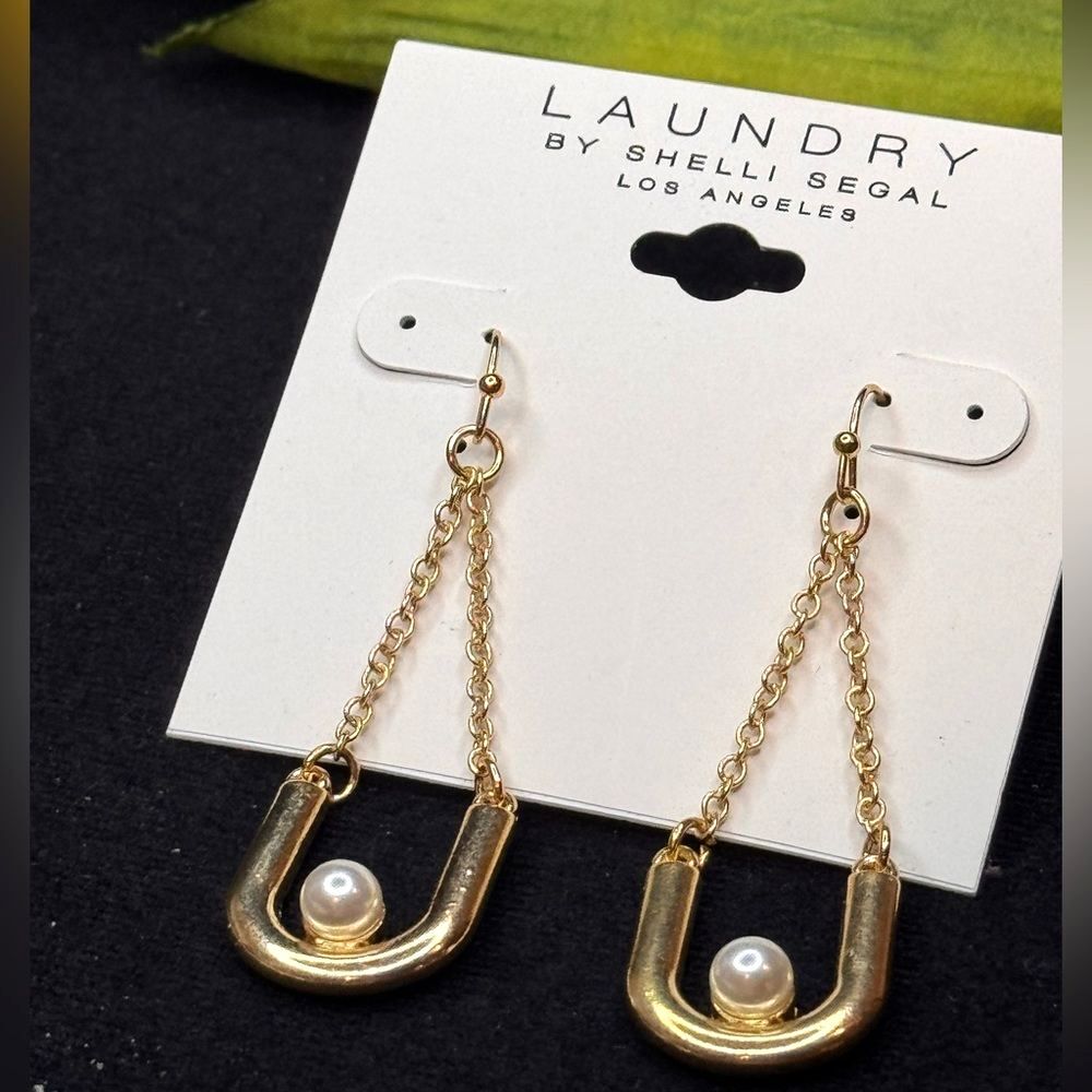 NWT Laundry by Shelli Segal Gold Pearl U-Link Drop Earrings NWT 2.25"